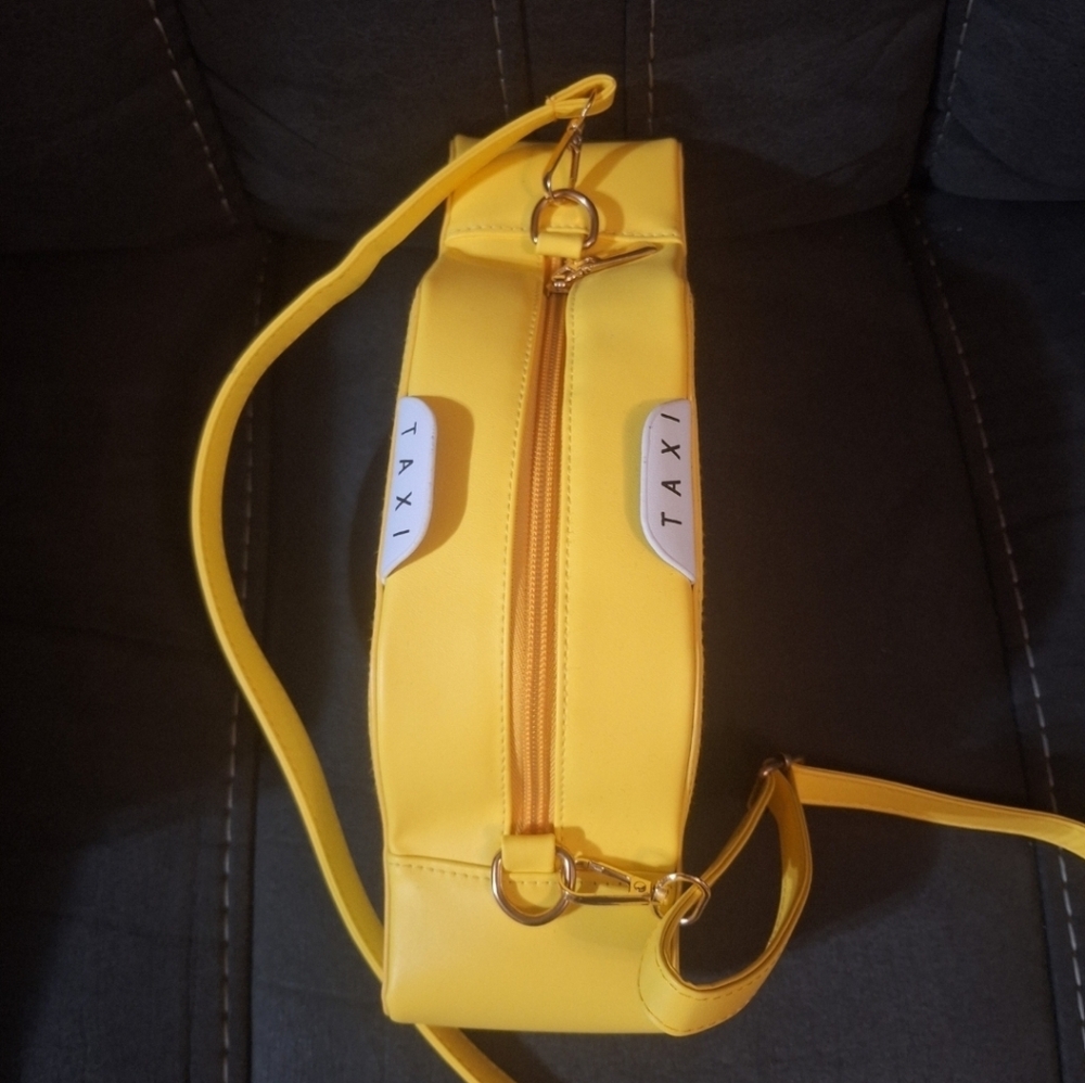 Yellow Taxi Cab Novelty Bag - Picture 2 of 2